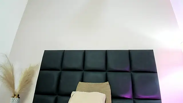 NoraDasilva online show from February 5, 2026, 12:28 am