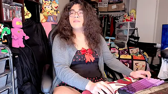 Snapshot of ShinyCherub chatting on June 18, 2026, 2:32 am ShinyCherub online show from June 18, 2026, 2:32 am