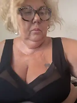 Snapshot of Merilulla chatting on May 14, 2026, 1:52 pm Merilulla online show from May 14, 2026, 1:52 pm