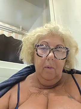 Snapshot of Merilulla chatting on June 14, 2026, 1:13 am Merilulla online show from June 14, 2026, 1:13 am
