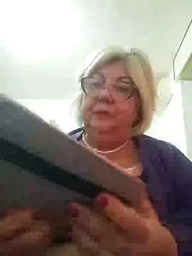 Snapshot of Merilulla chatting on March 4, 2025, 5:56 pm Merilulla online show from March 4, 2025, 5:56 pm