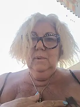 Snapshot of Merilulla chatting on June 12, 2026, 4:05 pm Merilulla online show from June 12, 2026, 4:05 pm