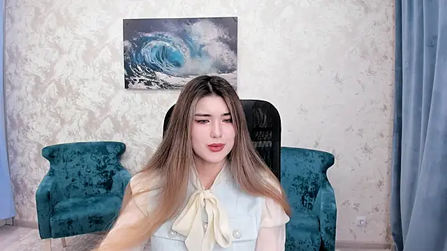 AnneTLi online show from December 4, 2024, 7:17 pm