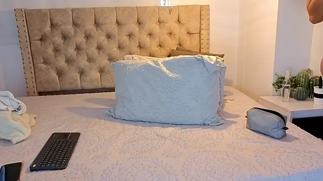 KeryHillson online show from February 11, 2026, 12:16 pm