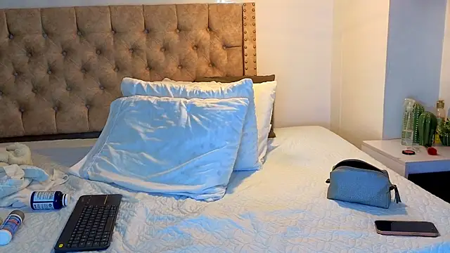 KeryHillson online show from January 11, 2026, 1:51 pm