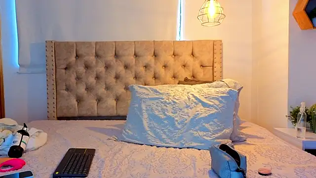 KeryHillson online show from February 23, 2026, 12:50 pm