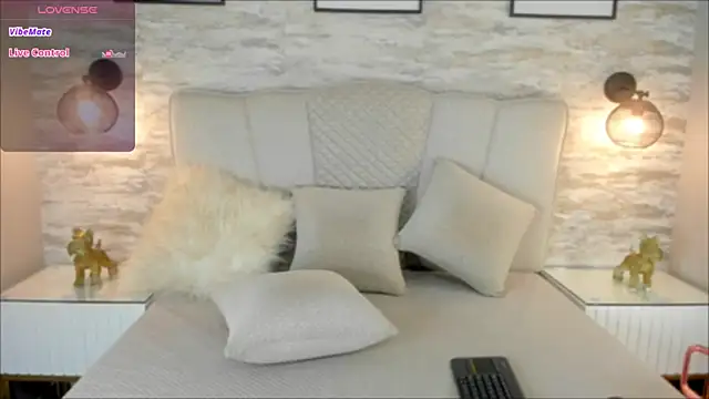 Snapshot of mia_slutty_ chatting on December 5, 2024, 3:53 am mia slutty online show from December 5, 2024, 3:53 am