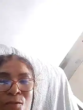 Delicy1 online show from February 25, 2025, 1:10 pm