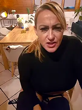 Isabellaa04 online show from November 29, 2025, 6:08 pm