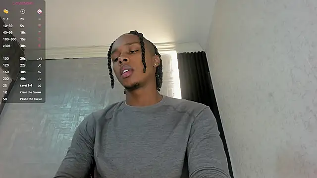 Snapshot of DominicSccott chatting on October 8, 2025, 12:39 pm DominicSccott online show from October 8, 2025, 12:39 pm