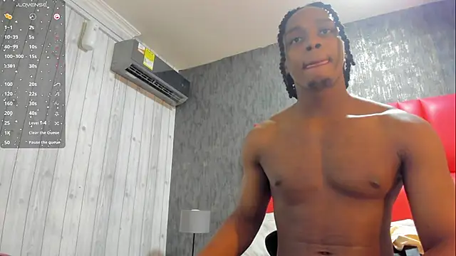 Snapshot of DominicSccott chatting on June 19, 2026, 12:33 pm DominicSccott online show from June 19, 2026, 12:33 pm