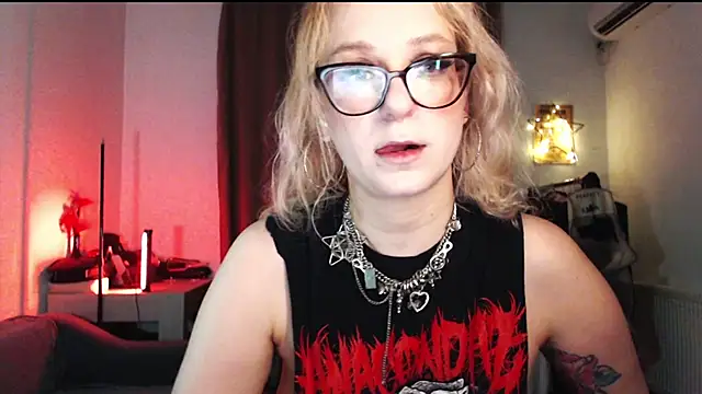 Snapshot of welliza chatting on August 4, 2026, 10:14 pm welliza online show from August 4, 2026, 10:14 pm