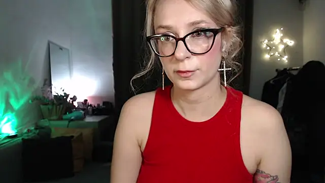 Snapshot of welliza chatting on October 19, 2025, 11:29 pm welliza online show from October 19, 2025, 11:29 pm