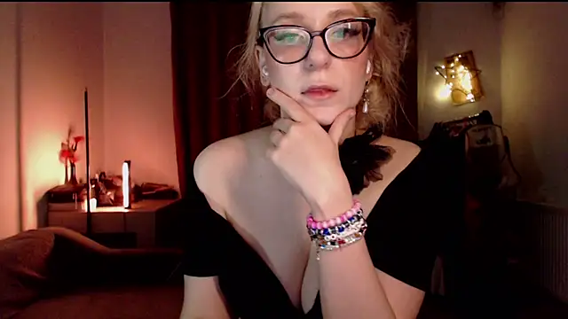Snapshot of welliza chatting on August 6, 2026, 9:43 pm welliza online show from August 6, 2026, 9:43 pm