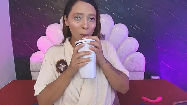 Snapshot of _MiaBrown_ chatting on April 21, 2026, 12:12 pm MiaBrown online show from April 21, 2026, 12:12 pm