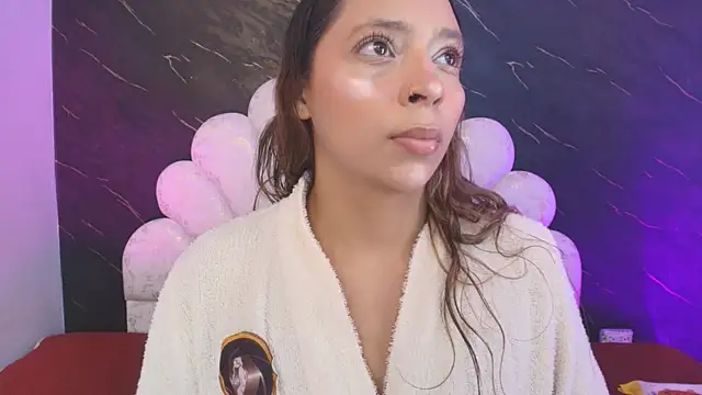 Snapshot of _MiaBrown_ chatting on April 18, 2026, 12:07 pm MiaBrown online show from April 18, 2026, 12:07 pm