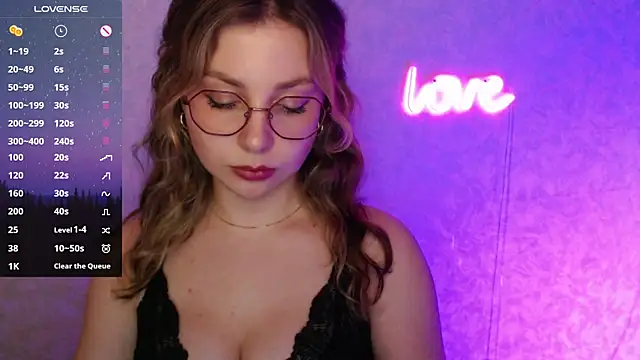 Snapshot of Leah_Reed chatting on February 21, 2025, 2:27 pm Leah Reed online show from February 21, 2025, 2:27 pm