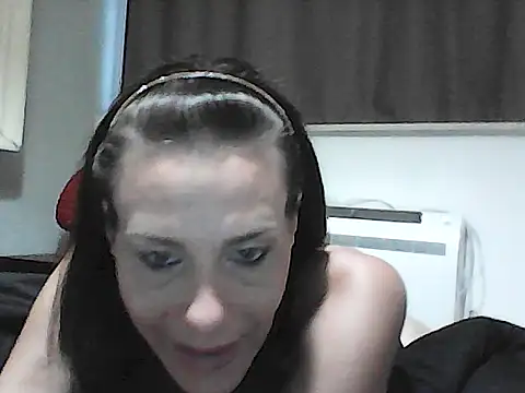 Snapshot of Emyly83 chatting on July 31, 2026, 12:26 pm Emyly83 online show from July 31, 2026, 12:26 pm