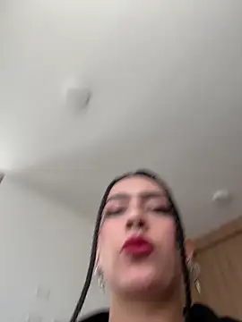 Snapshot of Nicollemays chatting on May 5, 2026, 1:14 pm Nicollemays online show from May 5, 2026, 1:14 pm