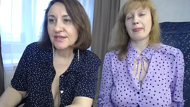 DonnaMagdalena online show from May 4, 2026, 2:42 pm