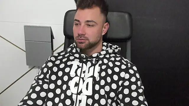 Snapshot of DuncanStone chatting on March 3, 2025, 5:37 am DuncanStone online show from March 3, 2025, 5:37 am