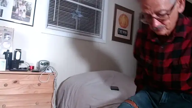 hottottrot691 online show from October 14, 2025, 11:47 pm