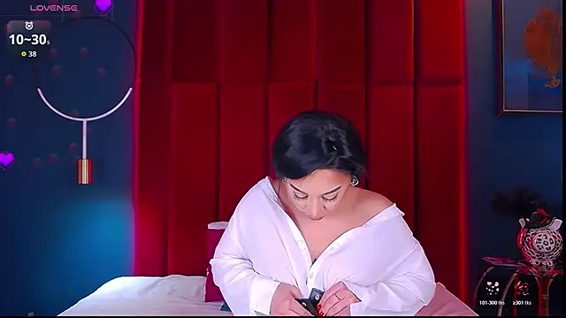 MadyLuxxx online show from November 25, 2025, 7:58 pm