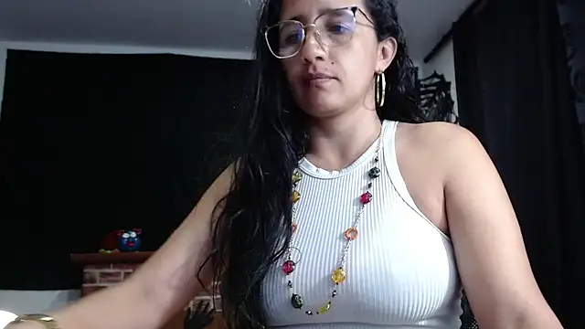 Lucynaugthyy online show from October 3, 2025, 1:23 pm