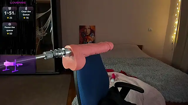 Cherry  Girl online show from November 10, 2025, 9:09 pm