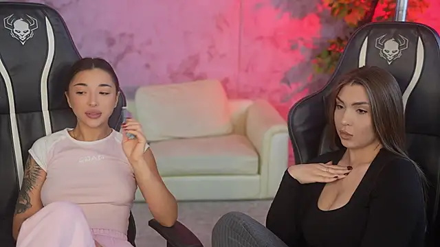 Snapshot of Jasmine_Flow chatting on November 14, 2025, 8:18 am Jasmine Flow online show from November 14, 2025, 8:18 am