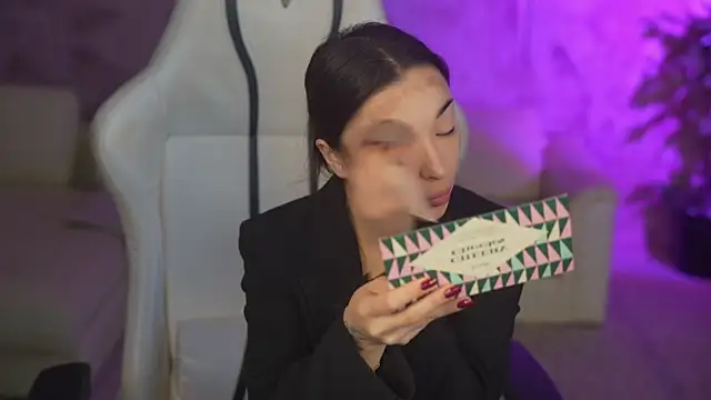 Snapshot of Jasmine_Flow chatting on November 17, 2025, 8:18 am Jasmine Flow online show from November 17, 2025, 8:18 am