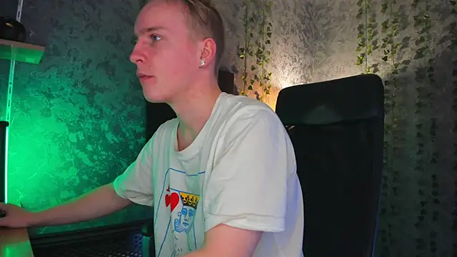 Snapshot of AlexxSweet chatting on November 15, 2025, 6:50 am AlexxSweet online show from November 15, 2025, 6:50 am