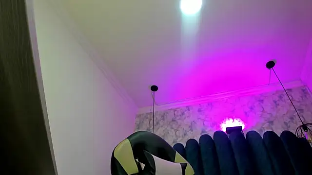 nalalye cruzz  online show from February 26, 2026, 3:50 am