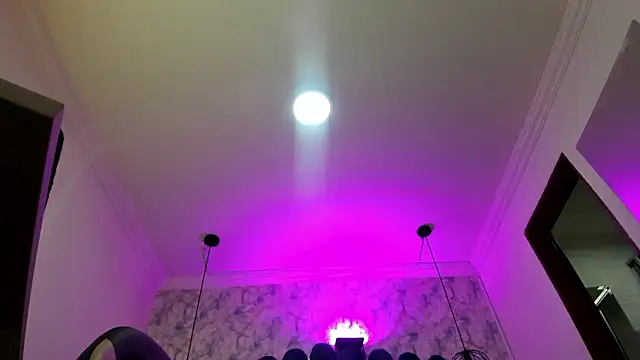 nalalye cruzz  online show from February 4, 2026, 2:39 am