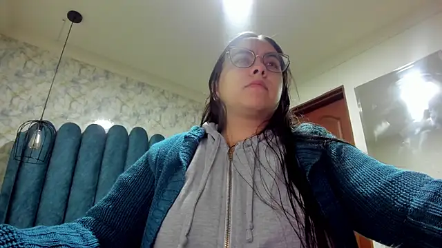 nalalye cruzz  online show from October 15, 2025, 3:16 am