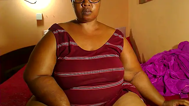Snapshot of ZOQULUx chatting on March 5, 2025, 7:06 pm ZOQULUx online show from March 5, 2025, 7:06 pm
