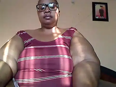 Snapshot of ZOQULUx chatting on September 12, 2025, 2:50 pm ZOQULUx online show from September 12, 2025, 2:50 pm