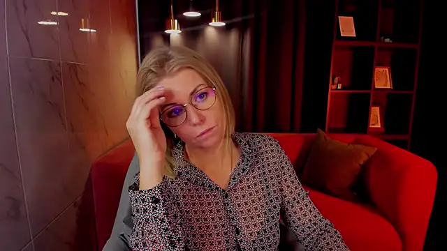 Snapshot of Annie_Light chatting on October 10, 2025, 5:41 am Annie Light online show from October 10, 2025, 5:41 am