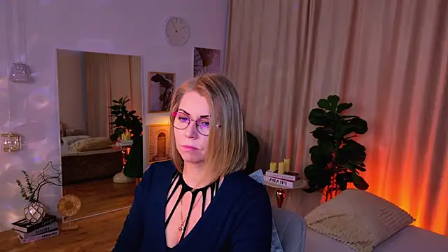 Snapshot of Annie_Light chatting on May 6, 2026, 6:39 am Annie Light online show from May 6, 2026, 6:39 am