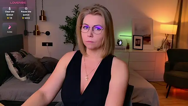 Snapshot of Annie_Light chatting on April 20, 2026, 7:22 am Annie Light online show from April 20, 2026, 7:22 am