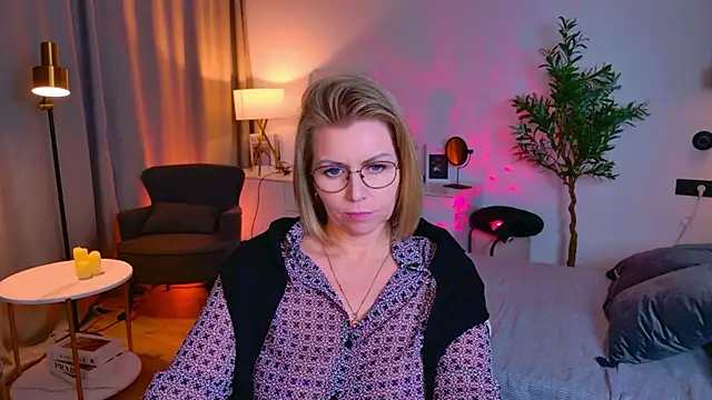 Snapshot of Annie_Light chatting on April 25, 2026, 1:41 pm Annie Light online show from April 25, 2026, 1:41 pm