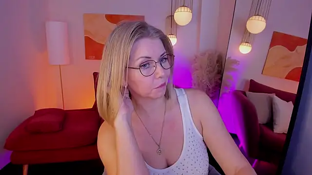 Snapshot of Annie_Light chatting on November 14, 2025, 5:55 am Annie Light online show from November 14, 2025, 5:55 am