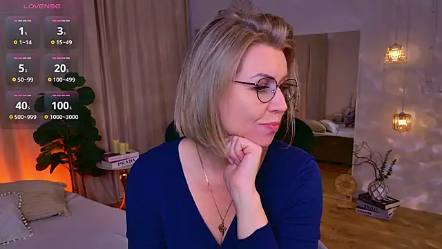 Snapshot of Annie_Light chatting on April 23, 2026, 6:53 am Annie Light online show from April 23, 2026, 6:53 am