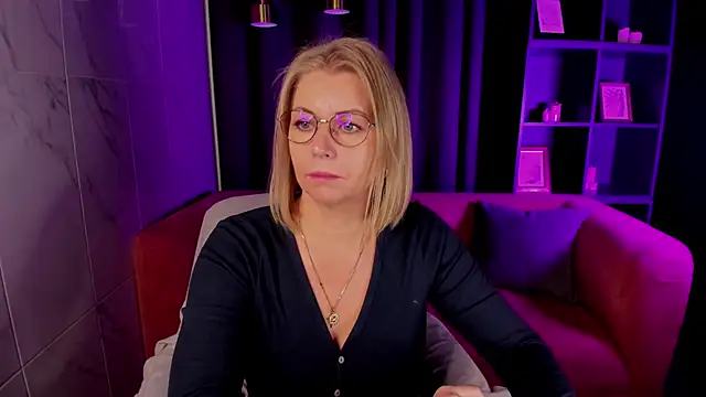 Snapshot of Annie_Light chatting on October 21, 2025, 5:40 am Annie Light online show from October 21, 2025, 5:40 am