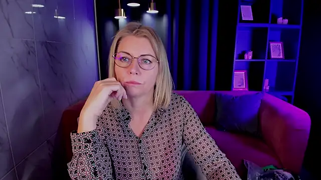 Snapshot of Annie_Light chatting on October 20, 2025, 6:04 am Annie Light online show from October 20, 2025, 6:04 am