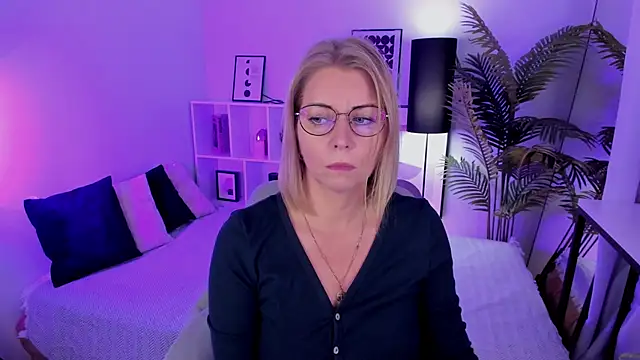 Snapshot of Annie_Light chatting on October 25, 2025, 1:34 pm Annie Light online show from October 25, 2025, 1:34 pm