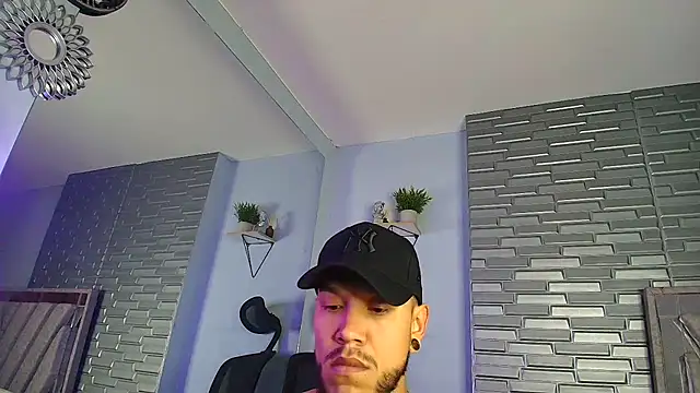 Snapshot of ARON_TAYLER01 chatting on February 14, 2026, 10:37 am ARON TAYLER01 online show from February 14, 2026, 10:37 am