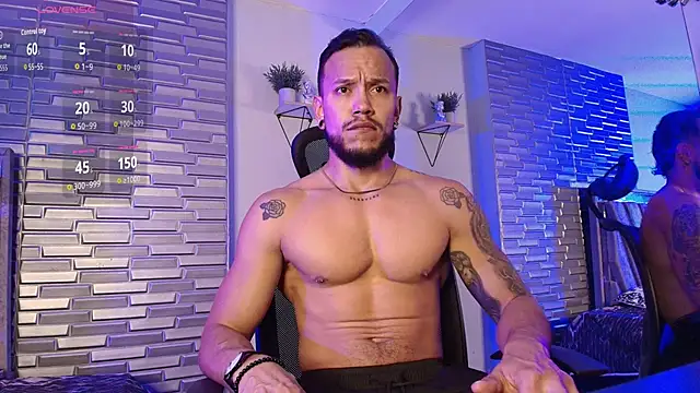 Snapshot of ARON_TAYLER01 chatting on March 18, 2026, 10:18 am ARON TAYLER01 online show from March 18, 2026, 10:18 am