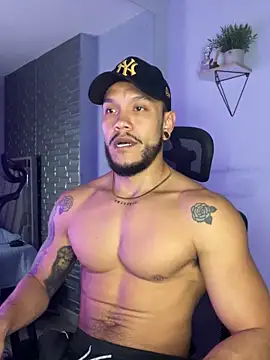 ARON TAYLER01 online show from October 28, 2025, 10:36 am