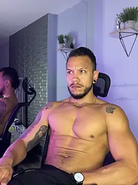 ARON TAYLER01 online show from October 7, 2025, 10:27 am